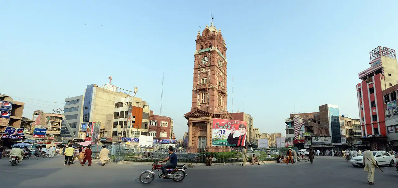 Ghanta Ghar und Kreisverkehr im Zentrum von Faisalabad