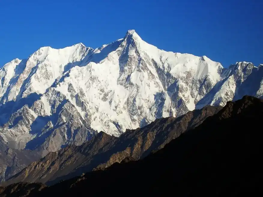 Hunza und Nagar: Täler, Forts und Bergblicke – redaktionelles Seitenbild