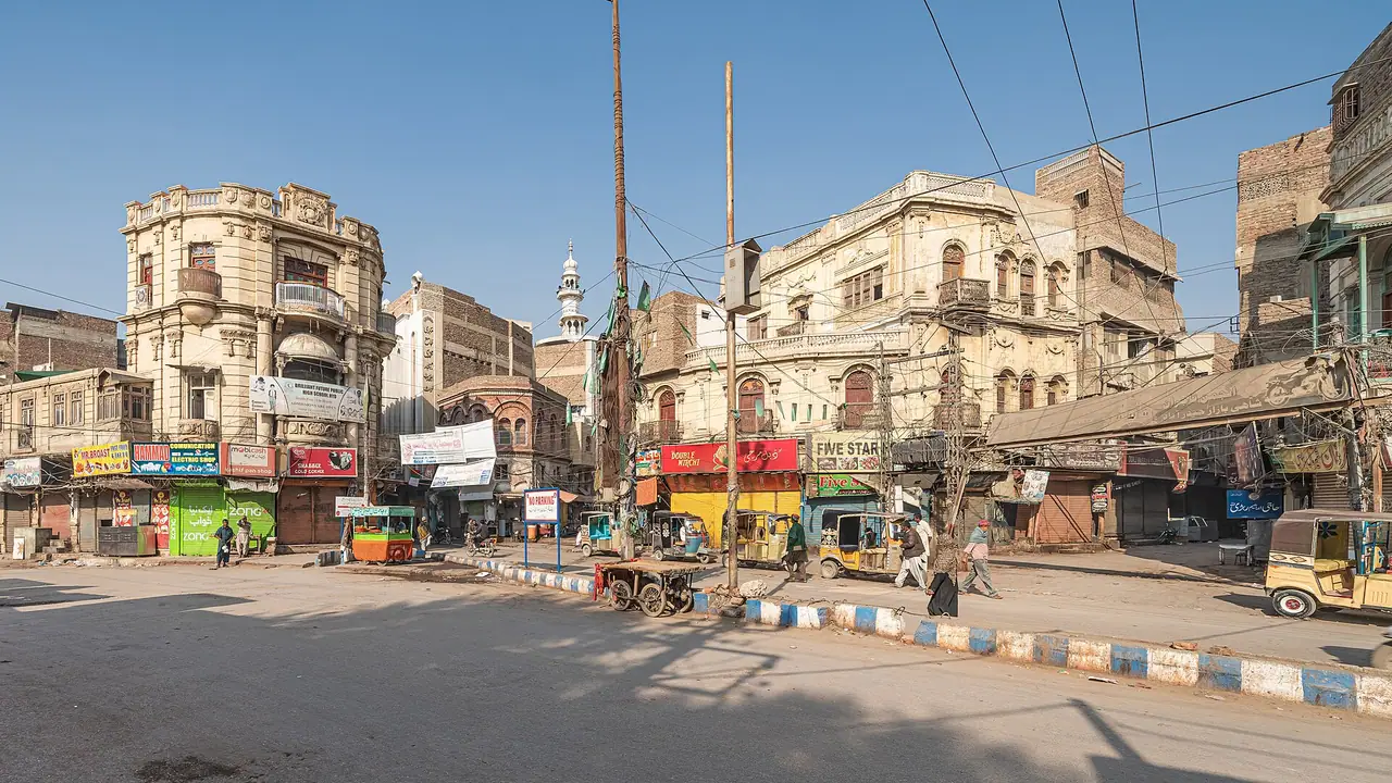 Historische Gebäude an der Pakka Qila Road in Hyderabad, Sindh