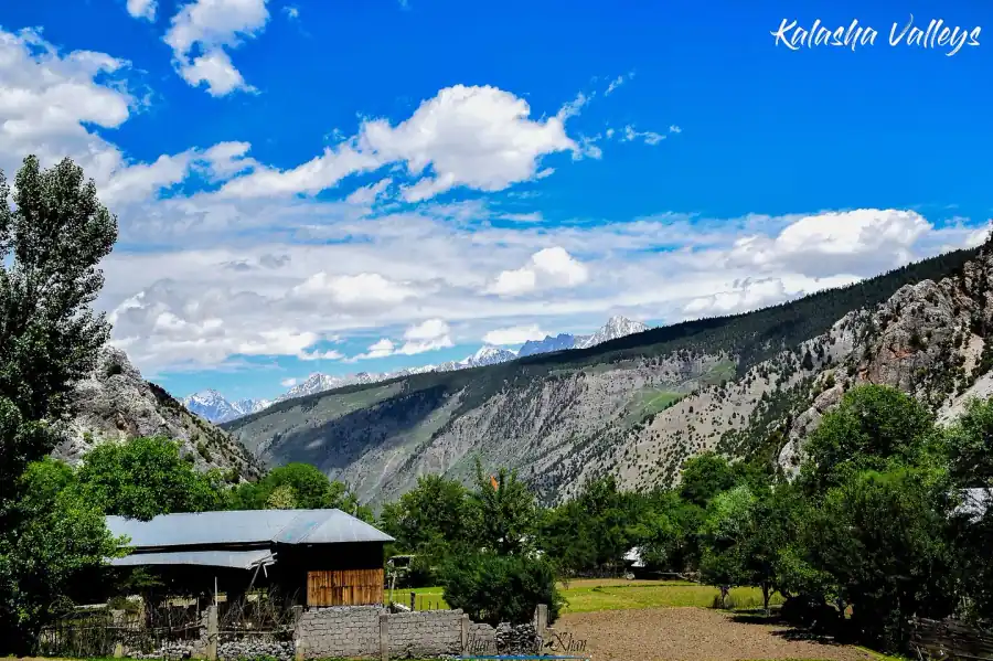 Kalash-Täler: Kultur, Landschaft und Verantwortung – redaktionelles Seitenbild