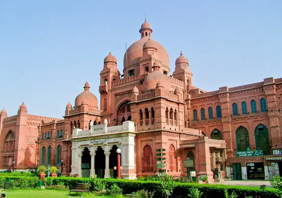 Lahore Museum: Sammlungen und Besuch – redaktionelles Seitenbild