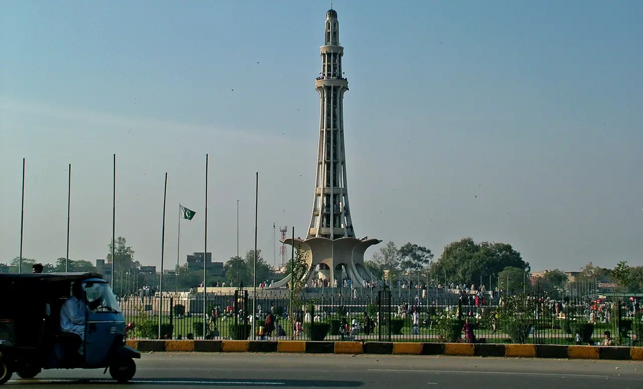 Minar-e-Pakistan im Iqbal Park von Lahore