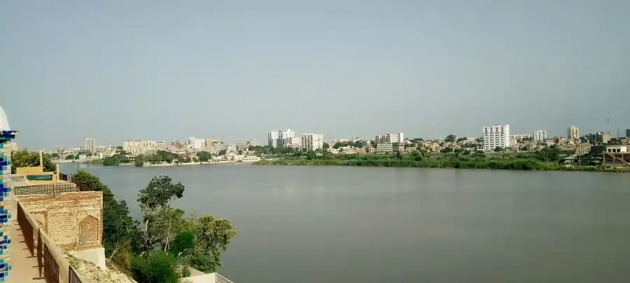 Sukkur: Indus, Brücken und Reisetipps – redaktionelles Seitenbild