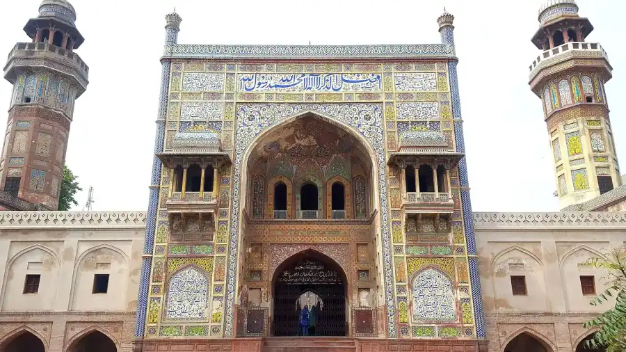 Ornamente der Wazir-Khan-Moschee in Lahore
